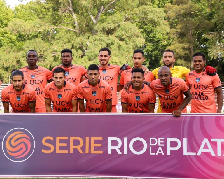 Equipo de la UCV en su gira por Uruguay.