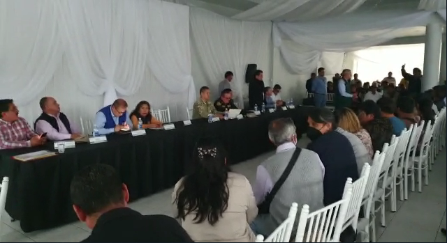 Cerro Colorado: Dirigentes rechazan presencia de general de la PNP y representantes del Gobierno durante reunión