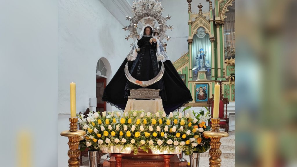 Puno: La Virgen de la Candelaria fue vestida de luto