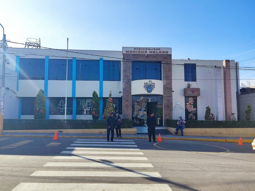 Trabajadores CAS de Paucarpata no pueden ingresar a la municipalidad del distrito Foto: Gerardo Ramos