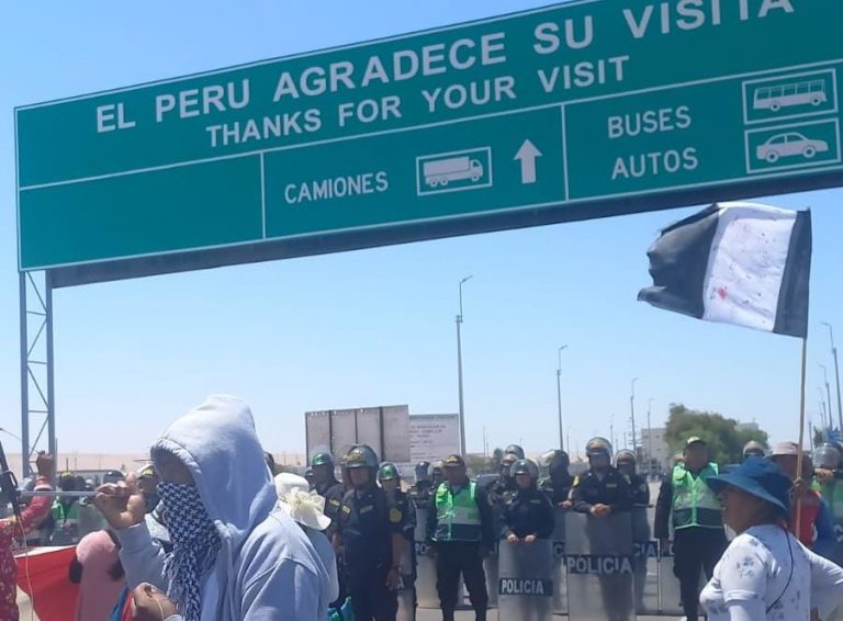 Tacna: Manifestantes bloquean y desbloquean frontera entre Perú y Chile