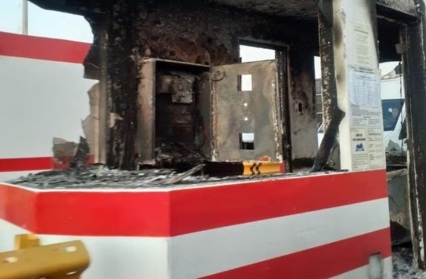 Tacna: Turba saqueó e incendió peaje en Tomasiri por segunda vez
