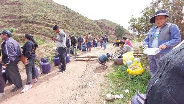 Cusco: Pobladores de Saylla forman largas colas por gas