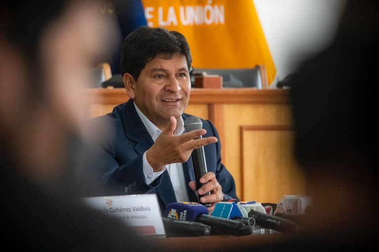 Consejo Regional de Arequipa reprograma citación al gobernador por supuestas contrataciones irregulares