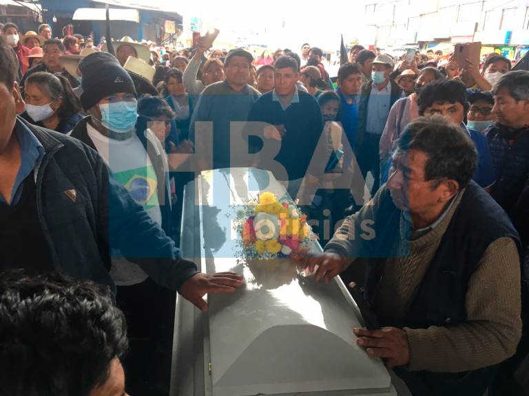 Avelino Cáceres: Comerciantes le dan el último adiós a fallecido en el puente Añashuayco