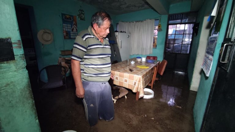 Hunter: Vivienda terminó inundada tras la intensa lluvia de hoy