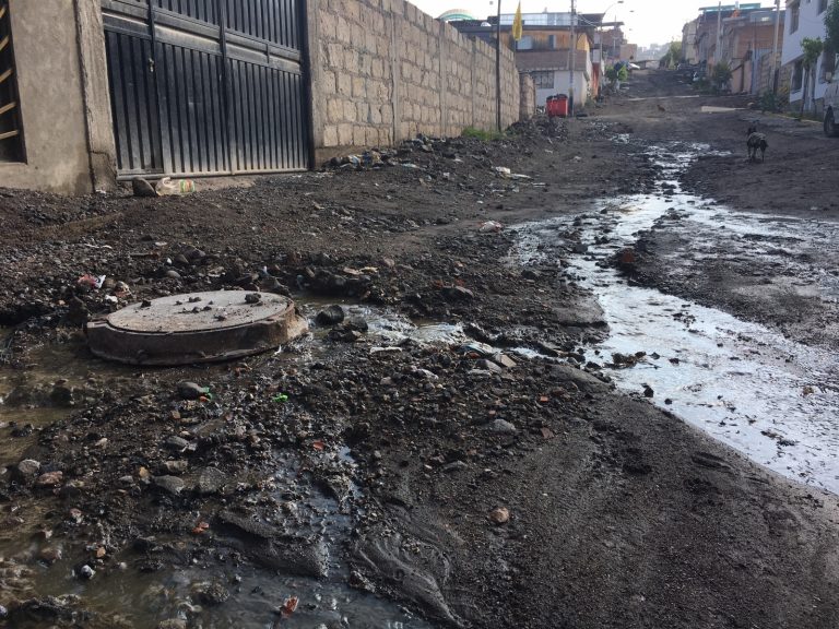 Miraflores: Obras inconclusas de Sedapar y fuertes lluvias afectan a los vecinos de El Porvenir