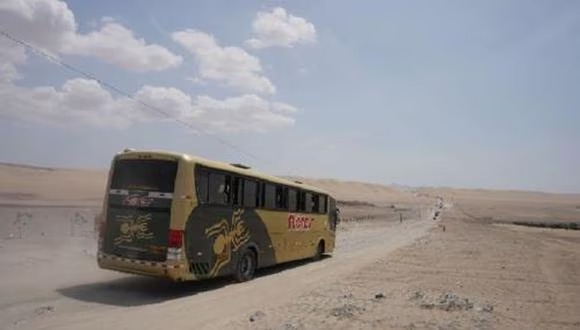 Ica: Conductores cruzan el desierto para llegar a sus destinos
