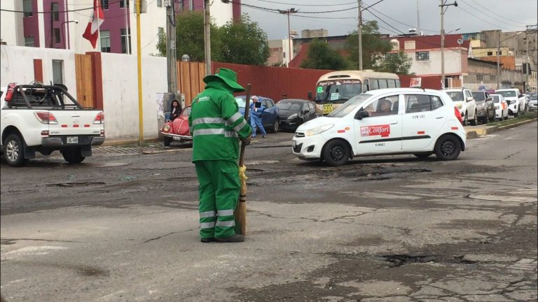Paucarpata: Obreros municipales no cuentan con indumentaria para las lluvias