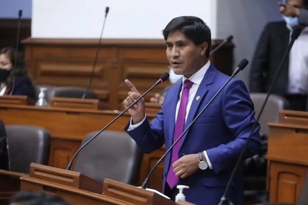 Huancavelica: Congresista Wilson Soto denunció que sujetos intentaron incendiar su casa