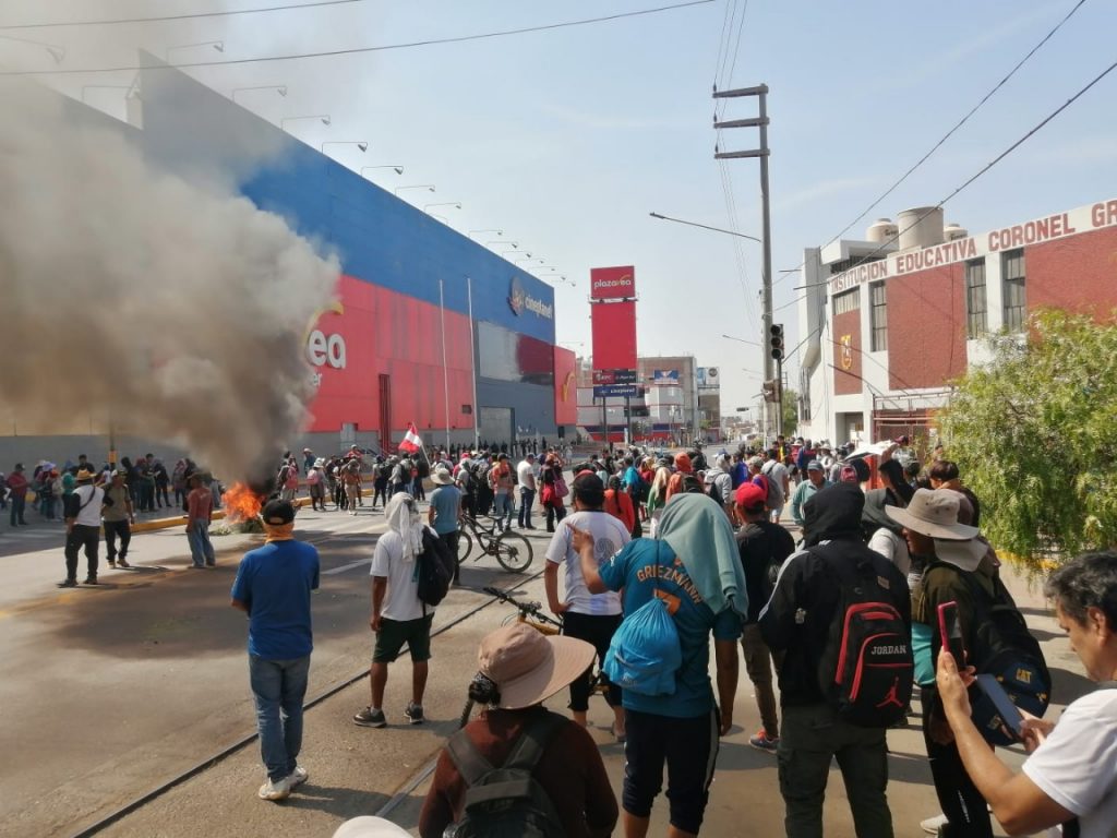 Tacna: Manifestantes intentaron saquear centro comercial