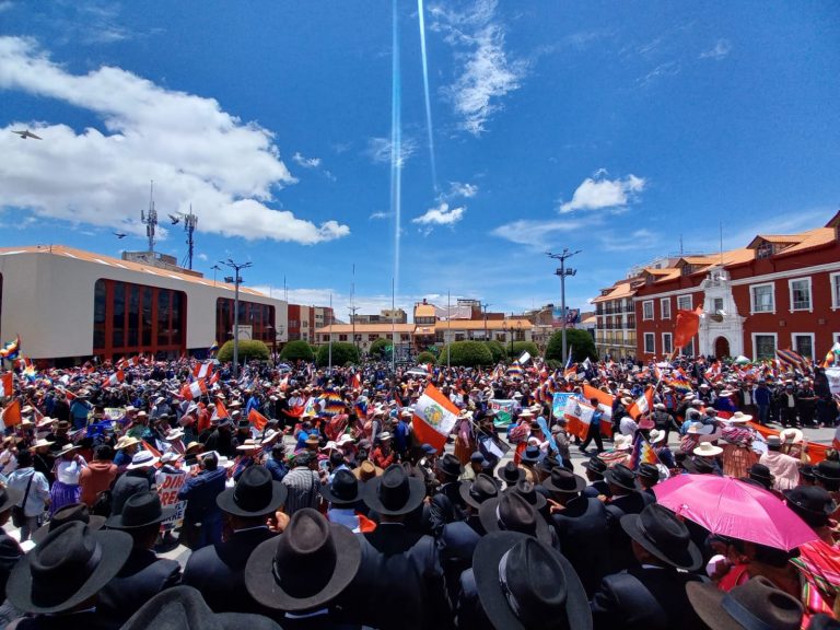 Pobladores aimaras llegaron a Puno para sumarse a las protestas en contra de Dina Boluarte