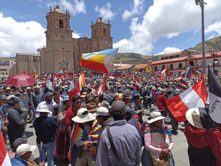 Manifestantes de Puno: «Nosotros no nos vamos a cansar. Para nosotros la huelga continúa»