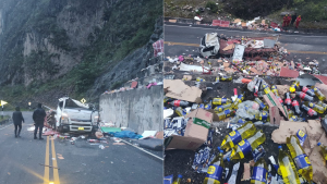 Puno: Camión cae a un abismo y deja a una mujer fallecida y un herido