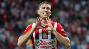 Santiago Ormeño irá al FC Juárez a préstamo por el Chivas.