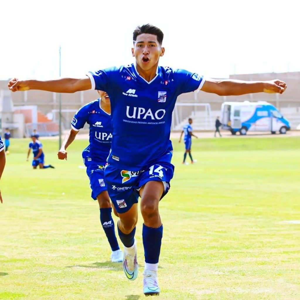 Bryan Urrutia autor del agónico gol para el empate de Mannucci de Trujillo.