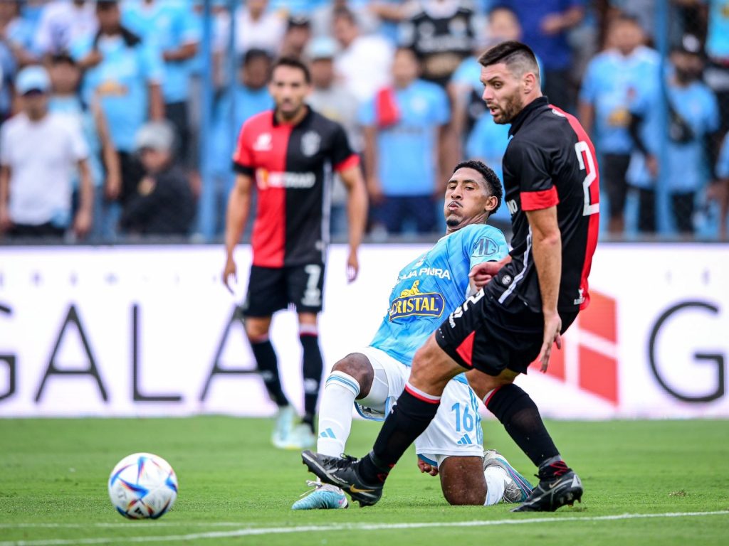 Melgar cayó en Lima ante Sporting Cristal por el Torneo Apertura.