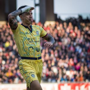 Lapadula celebrando su gol ante el Bari.
