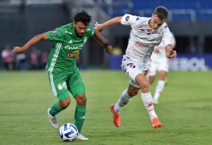 Derrota de Sporting Cristal de Perú ante Nacional de Paraguay.