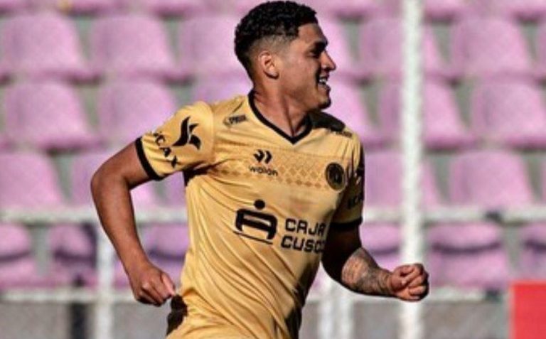 Jared Ulloa llega al fútbol canadiense tras salir campeón de la Liga 2.