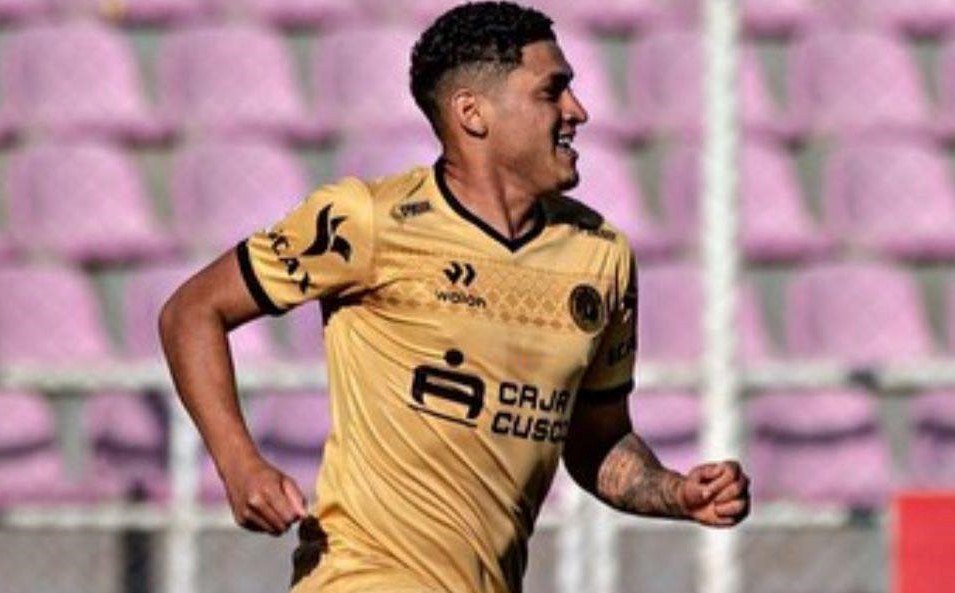 Jared Ulloa llega al fútbol canadiense tras salir campeón de la Liga 2.