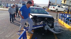 Tacna: Vehículo se estrelló contra ciclovía en Gregorio Albarracín