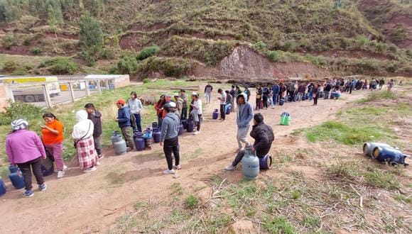 Cusco: Miles de personas formaron colas para conseguir un balón de gas