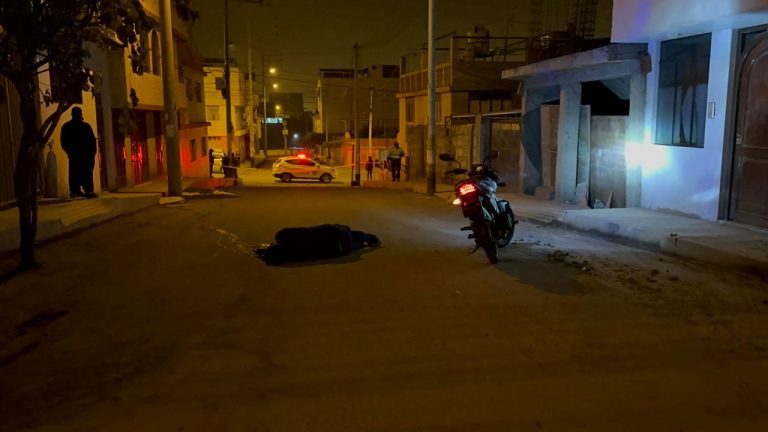 Alto Selva Alegre: Extranjero a bordo de su moto es acribillado con doce disparos