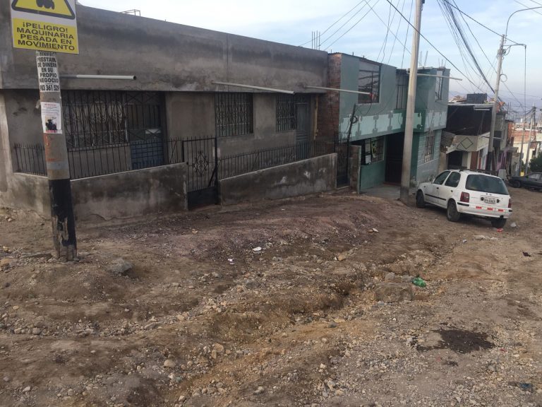 Miraflores: Vecinos de El Porvenir exigen el reinicio de obras antes que ocurra otro accidente