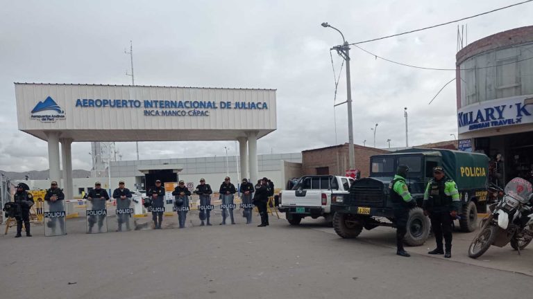 Juliaca: Resguardan Aeropuerto Inca Manco Cápac tras intento de toma