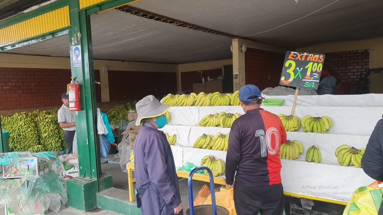 Precios de las frutas incrementan en la plataforma comercial de Río Seco