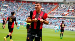 Bernardo Cuesta, goleador histórico del FBC Melgar en sus 108 años.