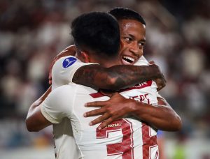 Universitario venció a Cienciano y avanzó a los grupos de la Sudamericana.
