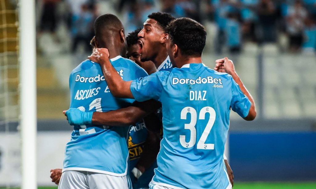Celebraciones de Sporting Cristal tras ganar a Nacional y avanzar en la Copa Libertadores.