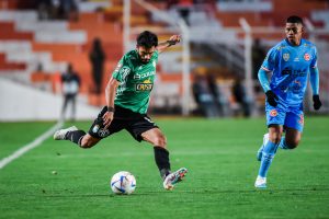 En un partido lleno de goles, Deportivo Garcilaso igualó 4-4 ante Sporting Cristal en Cusco y sigue siendo líder del Torneo Apertura.