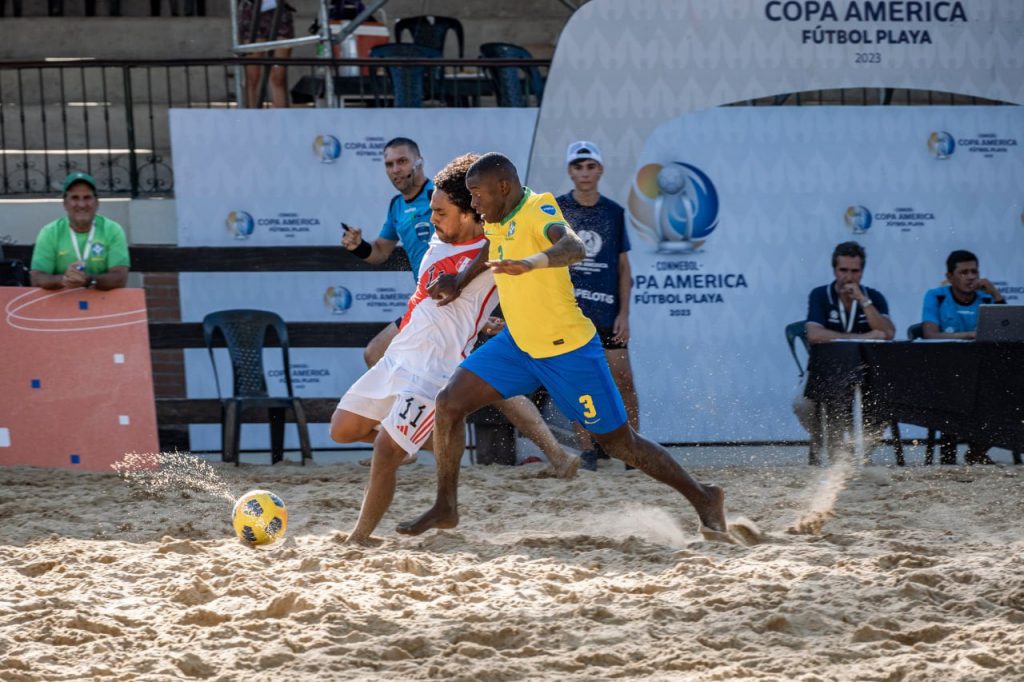 Perú cayó ante Brasil en la Copa América de Fútbol Playa.