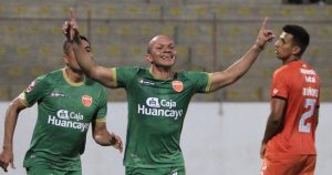 Juan Pérez celebrando el gol con el que la Vallejo perdió el invicto en el Apertura.