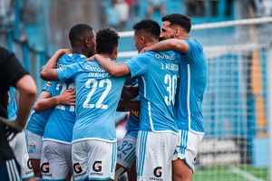 Celebraciones de Sporting Cristal tras vencer a Cantolao y ser el único equipo invicto del Apertura.