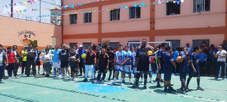 Internos del penal de Arequipa participan de campeonato de fútbol
