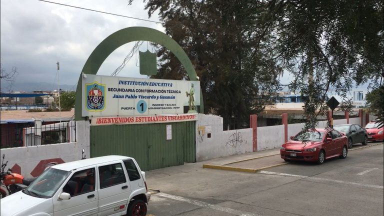 Hunter: Directora del colegio Juan Pablo Viscardo y Guzmán pide que clausuren locales que vendan licor cerca del plantel