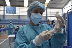 Vacunas contra la COVID-19, que estaban a punto de vencer, fueron enviaran a otras regiones