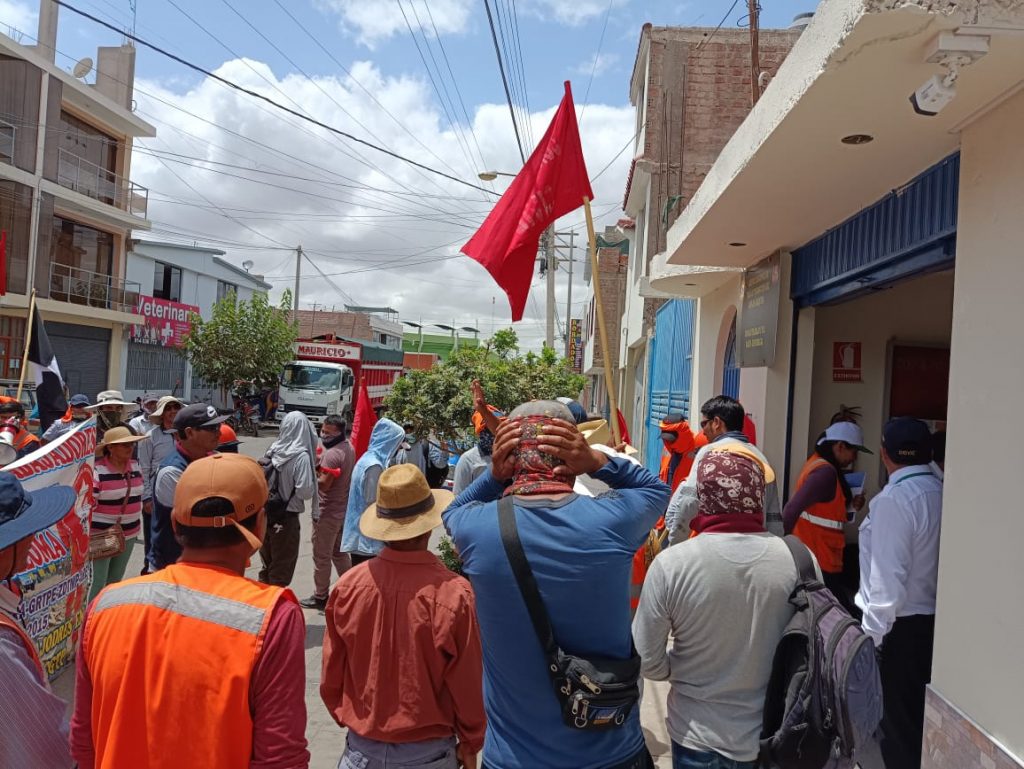 Majes: Trabajadores de construcción civil protestan en contra del Ministerio de Trabajo