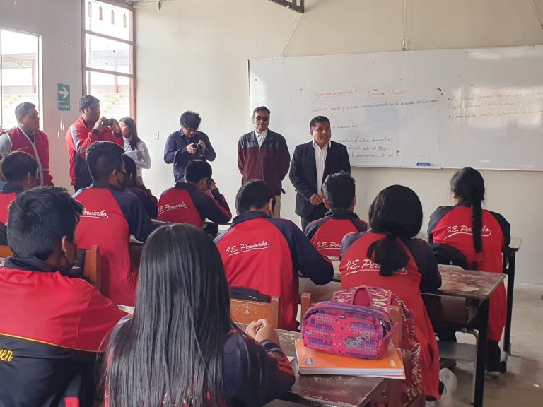 Congresista Jaime Quito visitó colegios del cono norte