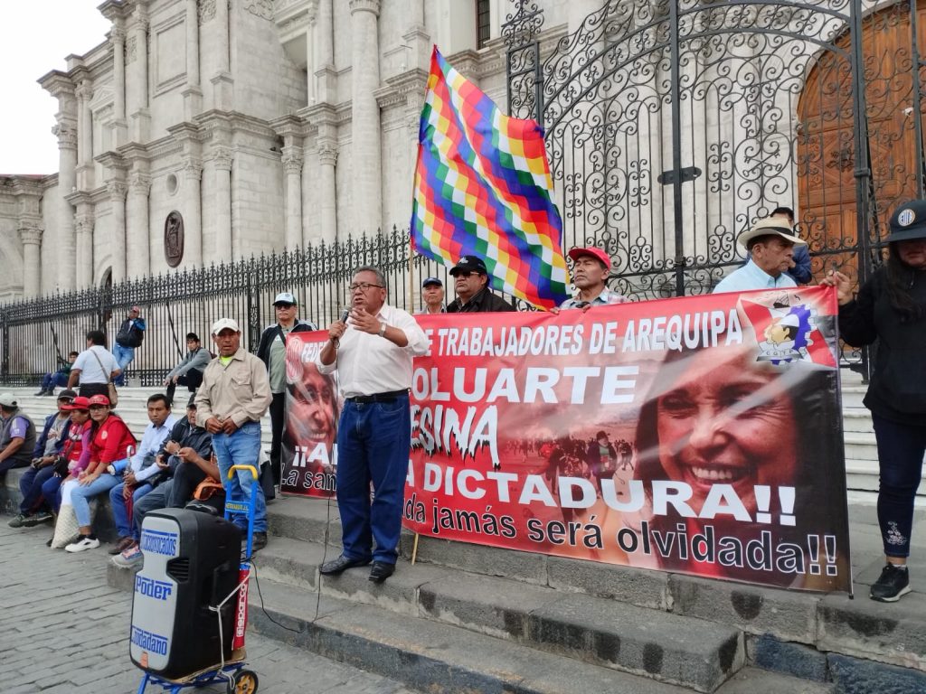 Protesta en Arequipa: Manifestantes se concentran en la plaza de Armas