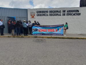 Docentes piden plazas y denuncian corrupción en las UGEL de la región