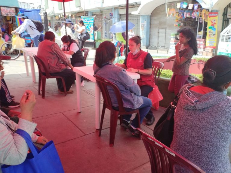 Realizan campaña de salud gratuita en el mercado San Camilo