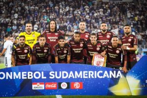 Equipo de Universitario con el que venció en Argentina.