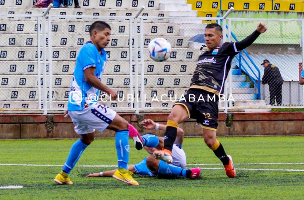 Alfonso Ugarte debutó con empate ante Llacuabamba en la Liga 2.