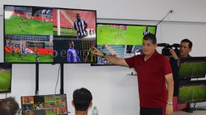 Capacitaciones para implementar el VAR en la Liga 1.