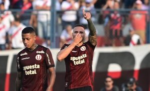 Emanuel Herrera marcó el gol del triunfo para Universitario sobre Municipal.